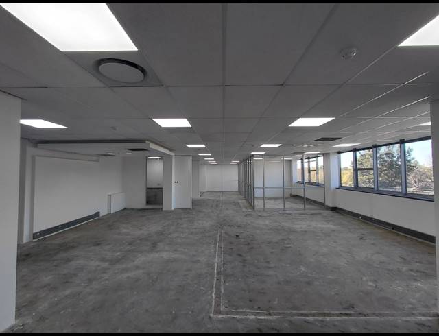 666M² OFFICE TO LET IN MAGALIESSIG